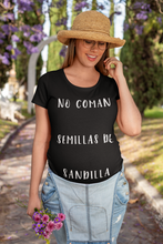 Load image into Gallery viewer, No Coman Semillas de Sandilla - T-Shirt
